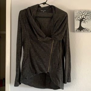 Fashionable and casual sweater